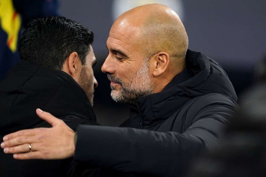 Arteta și Guardiola, îmbrațișându-se după meciul tur