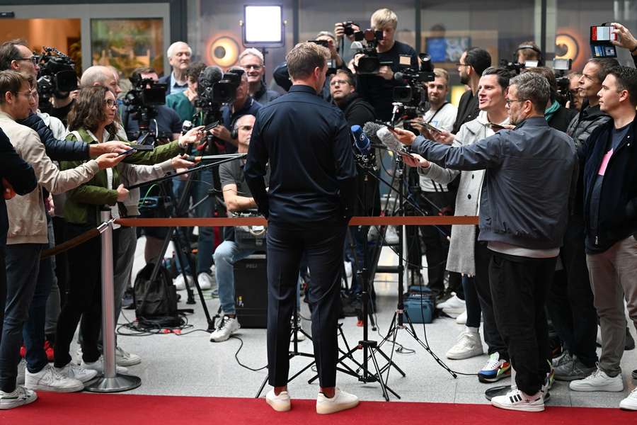 Houve muito entusiasmo da mídia na partida em Frankfurt am Main esta manhã.