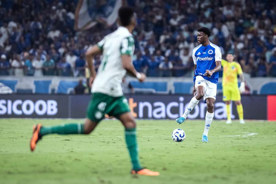 Zagueiro Jonathan Jesus deu assistência, de costas e sem querer, para gol de Kaio Jorge