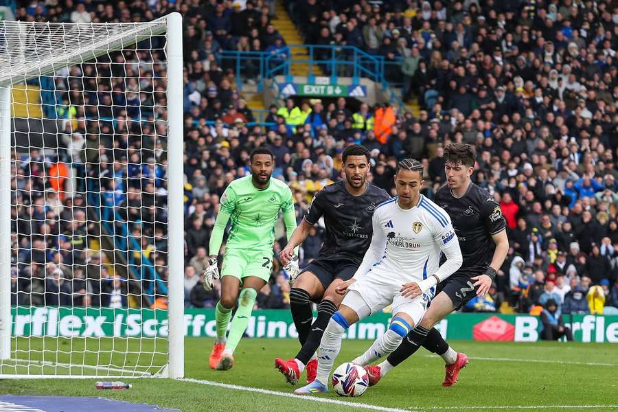 LaLiga pair alerted as Leeds seek buyer for Joseph