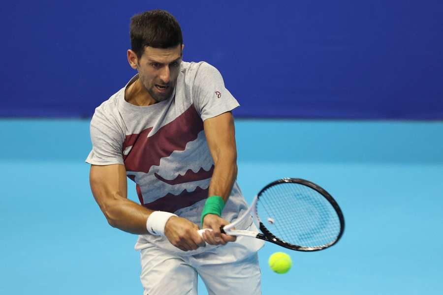 Djokovic à l'entraînement à Tel Aviv. Le Serbe affrontera vendredi Andujar au deuxième tour du tournoi. 
