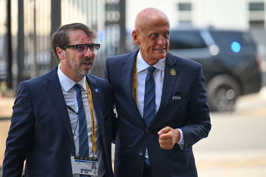 Pierluigi Collina, a la derecha, y Luis Castro, a la izquierda, miembros de la FIFA Pierluigi Collina, a la derecha, y Luis Castro, a la izquierda, miembros de la FIFA