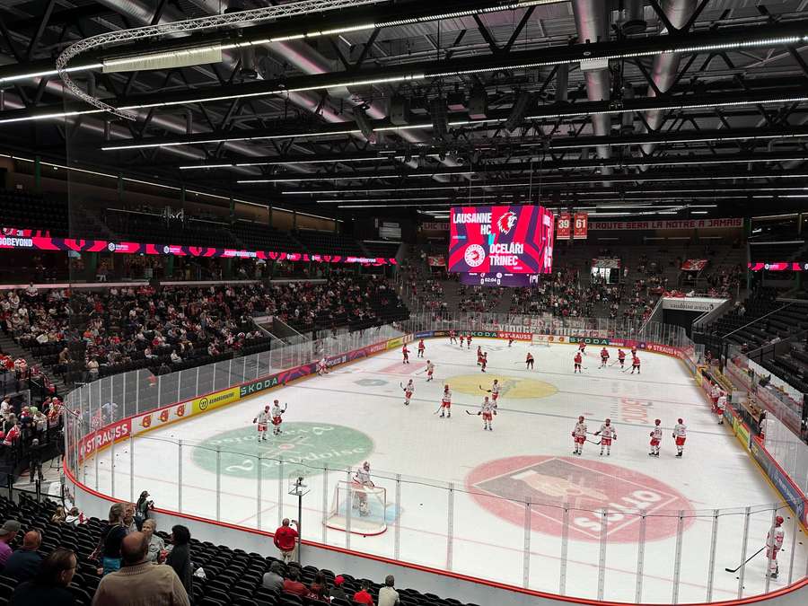 Zápas ve Vaudoise Areně sledovaly čtyři tisíce diváků.