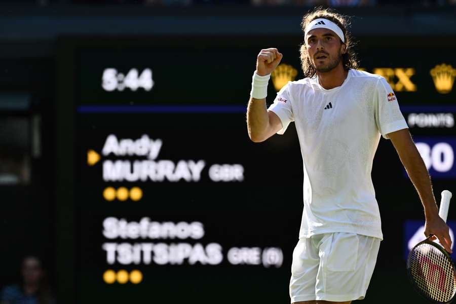 Stefanos Tsitsipas festeja durante o seu jogo contra Andy Murray