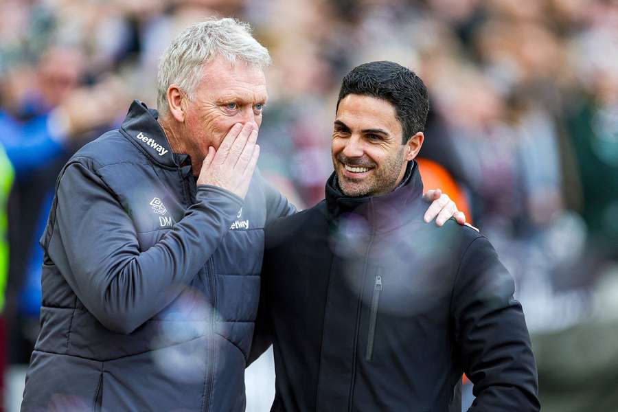 Arteta po boku Davida Moyese v únoru 2024. Arteta po boku Davida Moyese v únoru 2024.