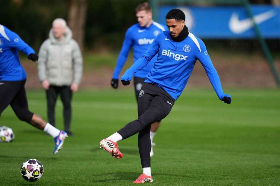 Chelsea preparing new contract talks with Colwill