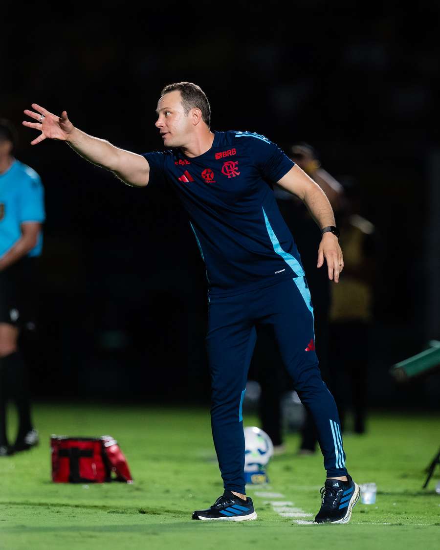 Bruno Pivetti estará à frente do Flamengo na estreia do Carioca Bruno Pivetti estará à frente do Flamengo na estreia do Carioca