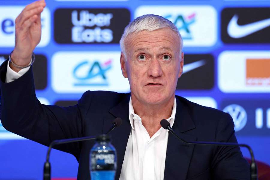 Didier Deschamps s'interroge. Didier Deschamps s'interroge.