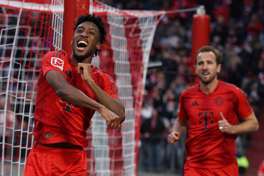 Kingsley Coman célébrant le deuxième but de son équipe.