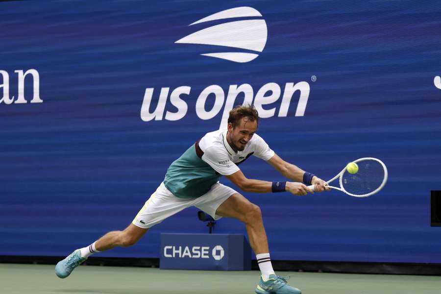 Medvedev venceu o amigo Rublev
