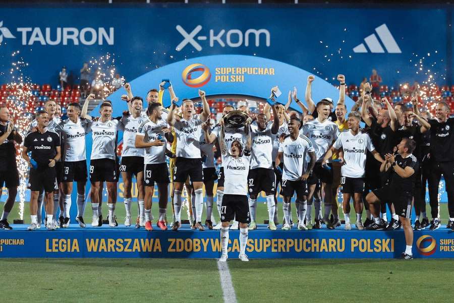 Legia Warszawa pokonuje Raków i zdobywa Superpuchar Polski. Zdecydowały rzuty karne