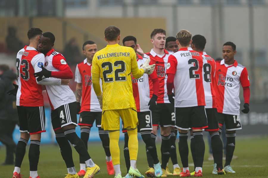 Feyenoord speelde in de winterkou een oefenduel op Varkenoord tegen Oostende