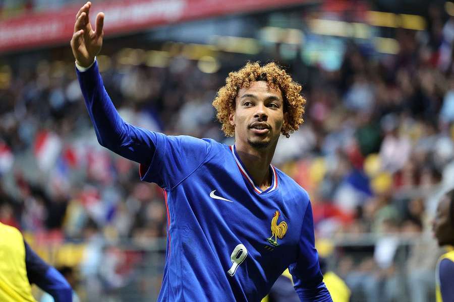 L'équipe de France Espoirs portée par le triplé d'Hugo Ekitiké a battu l'Angleterre. 
