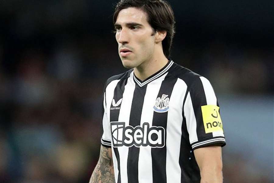 Sandro Tonali of Newcastle United celebrates scoring his team's second goal with teammate Fabian Schaer 