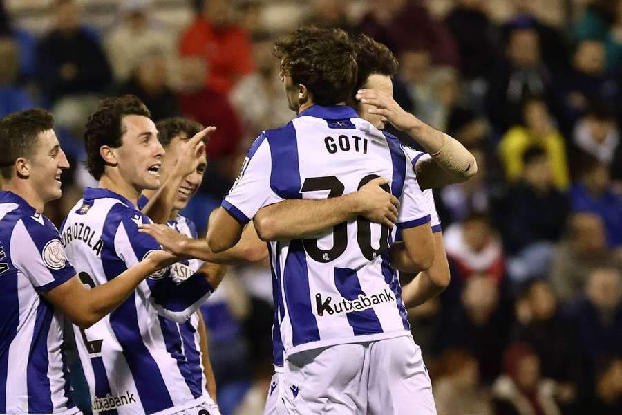 La Real Sociedad celebrando el quinto gol