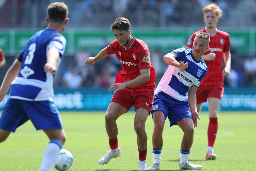 PEC Zwolle's Ryan Thomas competes for the ball with FC Twente's Ricky van Wolfswinkel. 