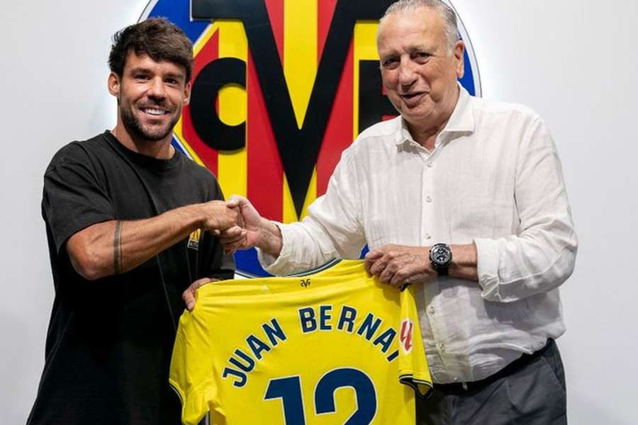 Juan Bernat já está em Espanha