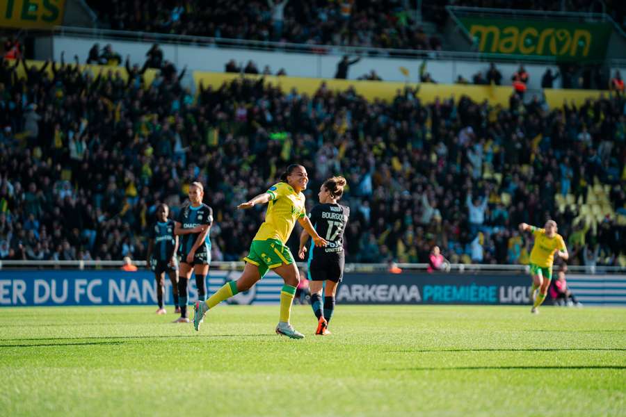 Devant une affluence record à la Beaujoire, Nantes écrase l'OM et reste dans le top 4 Devant une affluence record à la Beaujoire, Nantes écrase l'OM et reste dans le top 4