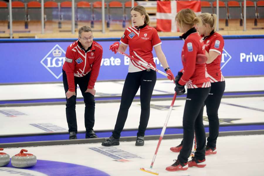 Det var den første medalje for curlingkvinderne siden 2009, der lørdag blev sikret i Sverige.