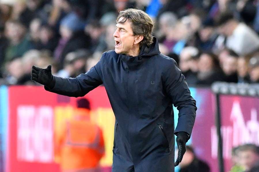 Thomas Frank v akcii na lavičke svojho tímu.