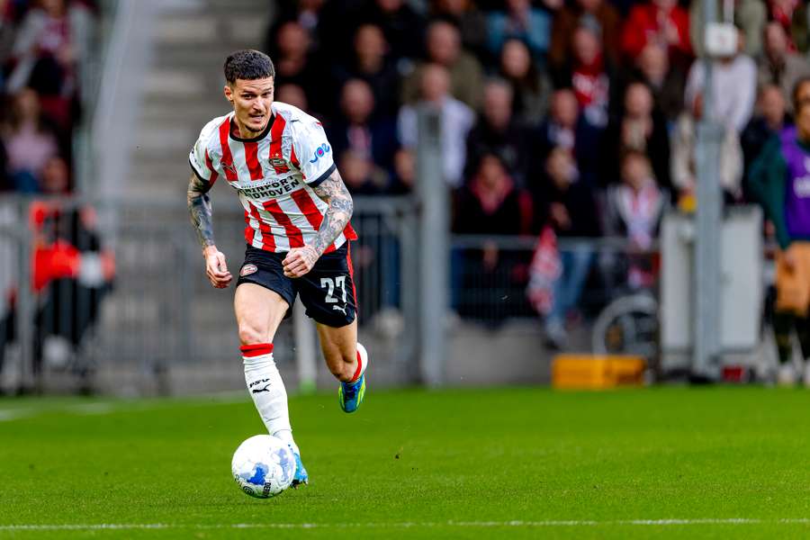 Dennis Man în timpul meciului cu Utrecht de pe teren propriu