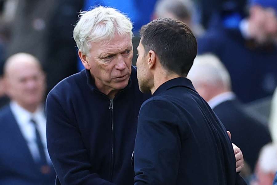 Everton manager David Moyes shakes hands with Chelsea manager Xabi Alonso at the end of the match Everton manager David Moyes shakes hands with Chelsea manager Xabi Alonso at the end of the match