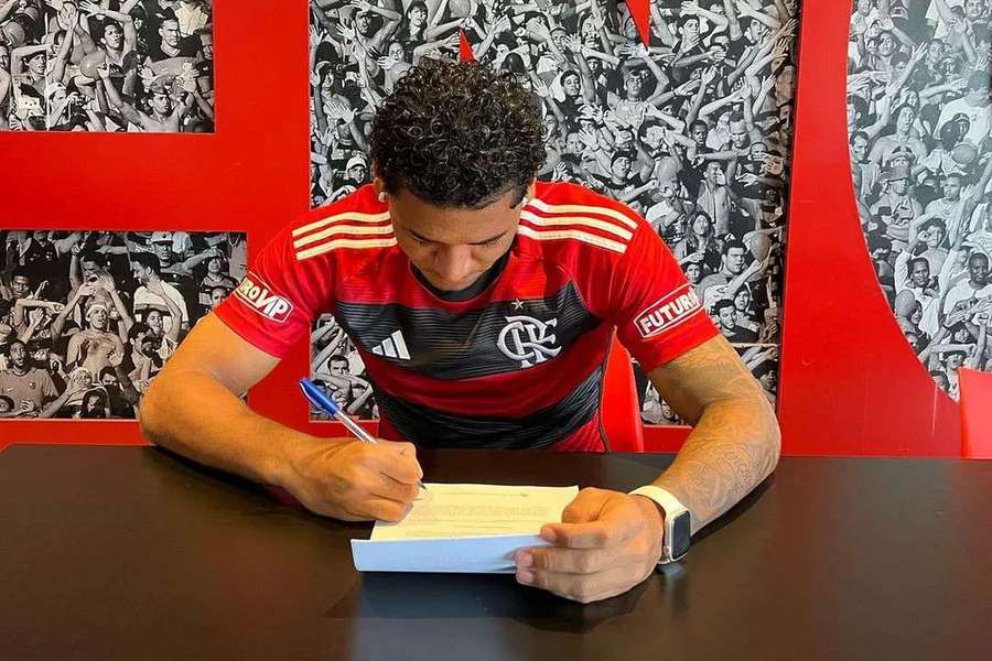 Rayan Lucas vai assinar pelo Sporting por empréstimo de um ano