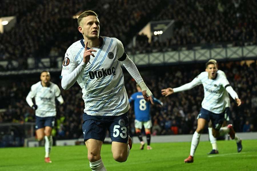 Dwie bramki Szymańskiego w Glasgow, ale Fenerbahce odpada z LE. Athletic eliminuje Romę
