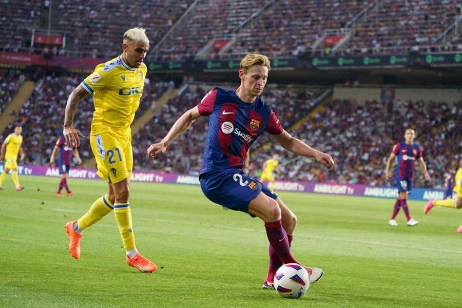 Barcelona midfielder De Jong admits injury worries