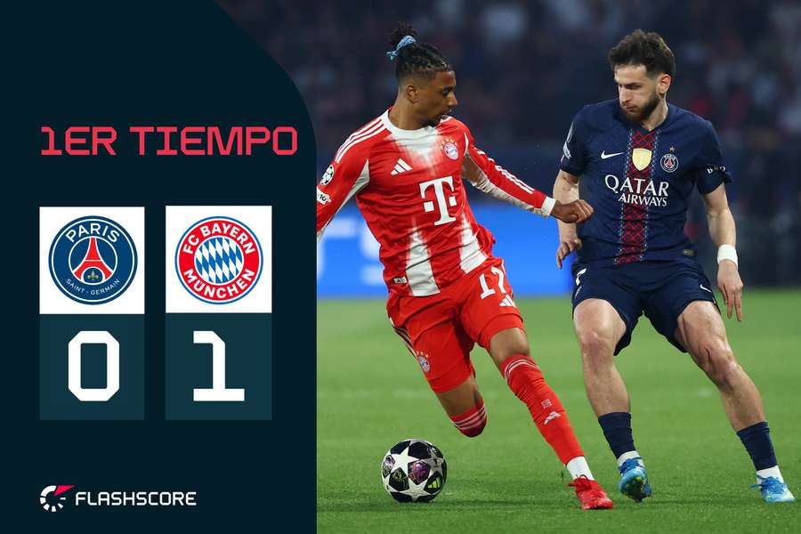 Olise y Kvaratskhelia pugnan por un balón