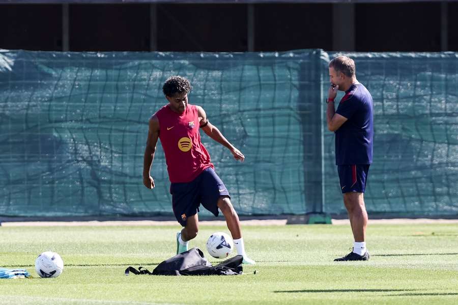 Lamine Yamal and Hansi Flick in training