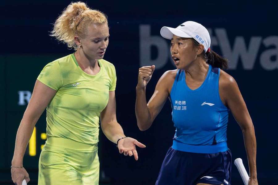 Kateřina Siniaková s Shuai Zhang si zahrají v Torontu o titul. Kateřina Siniaková s Shuai Zhang si zahrají v Torontu o titul.