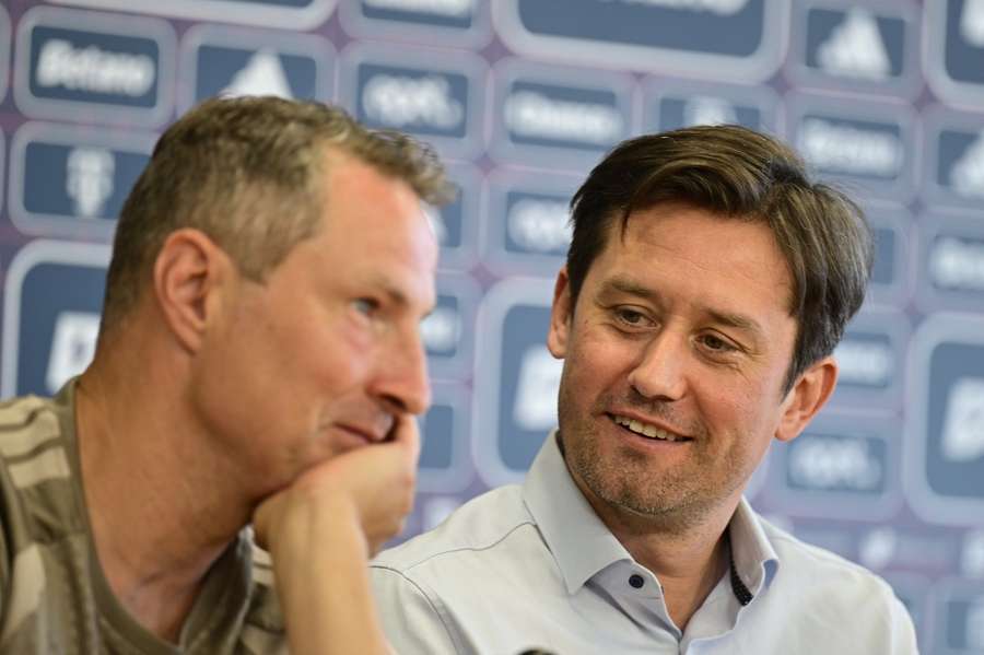 Tomáš Rosický a Brian Priske schytávají po Lyonu velkou kritiku. Tomáš Rosický a Brian Priske schytávají po Lyonu velkou kritiku.