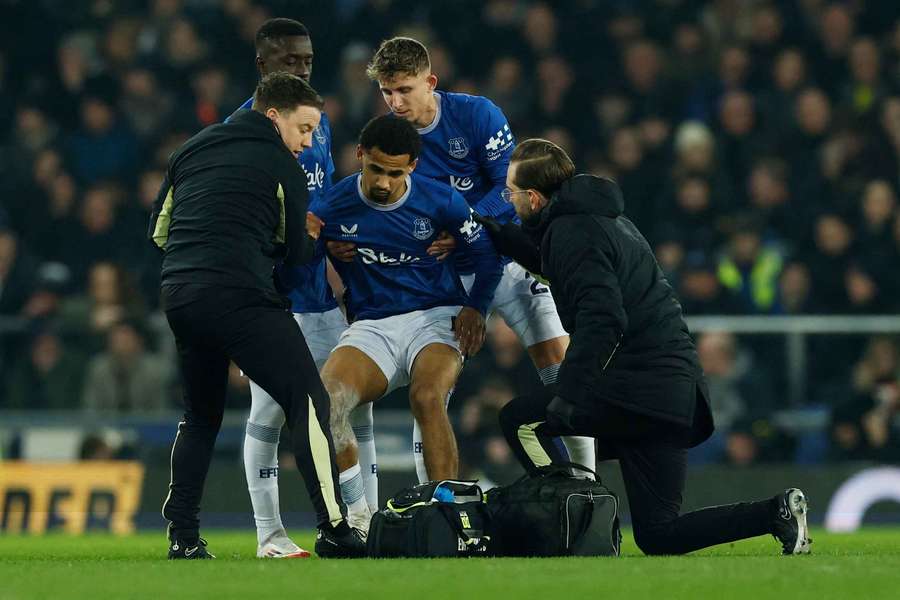 Everton midfielder Iliman Ndiaye out with knee injury sustained in Merseyside derby
