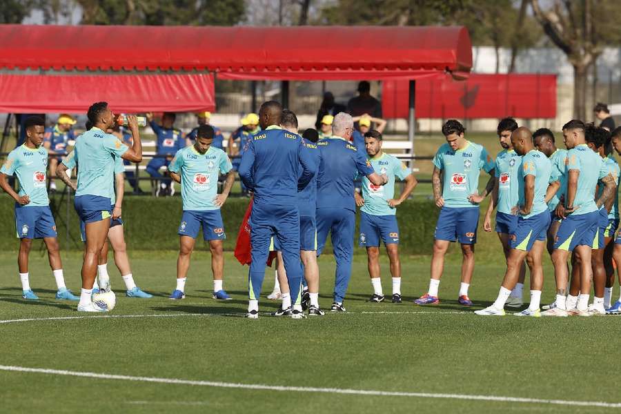 Jogadores da Seleção Brasileira durante treino no CT do Caju, em Curitiba