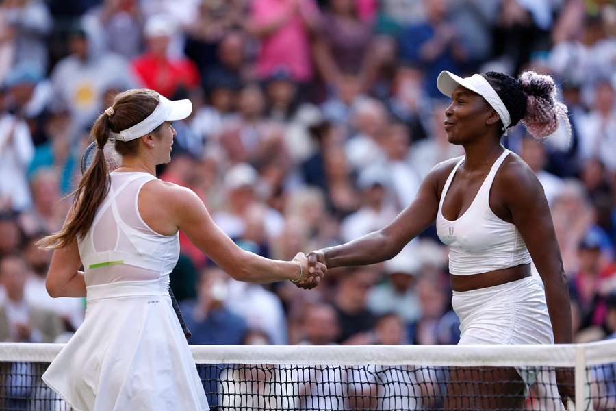 Elina Svitolina shakes hands with Venus Williams after the match