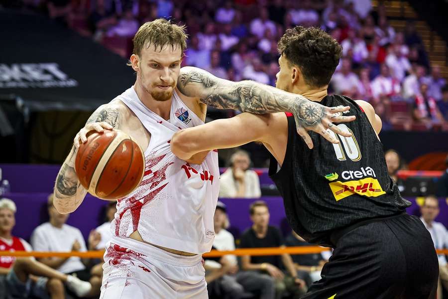 Przegrana w ostatnich sekundach kończy fazę grupową Eurobasketu, ale Polacy grają dalej