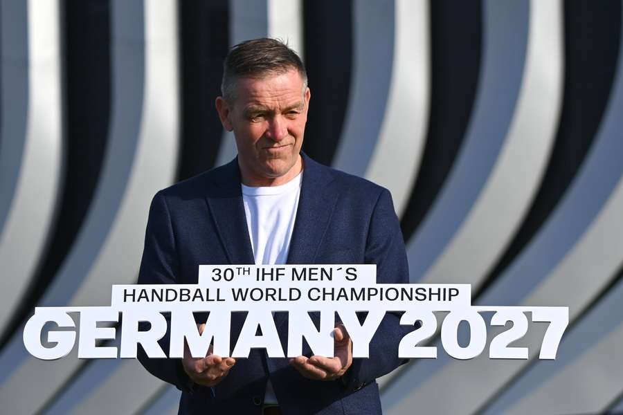 Alfred Gislason bei der Bekanntgabe der Spielorte.