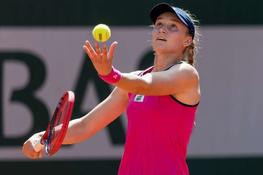 Elena Rybakina bei French Open locker in Runde zwei – Gauff mit Mühe