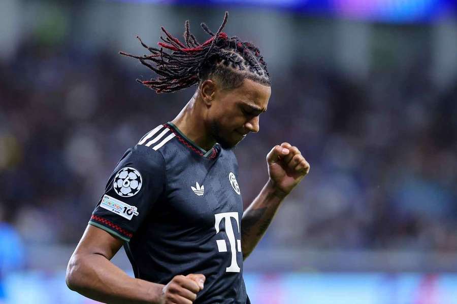 Michael Olise foi o principal jogador da fácil goleada do Bayern de Munique sobre o Pafos