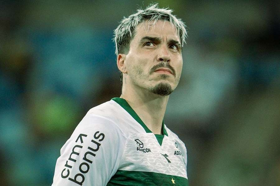 Josué renova com o Coritiba Josué renova com o Coritiba