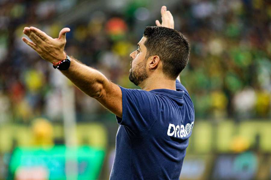 António Oliveira era técnico do Dourado no último confronto entre os dois times