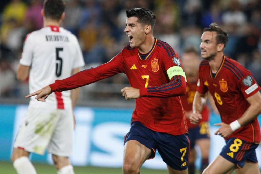 Capitão Morata fez três gols em passeio espanhol nas Eliminatórias da Euro