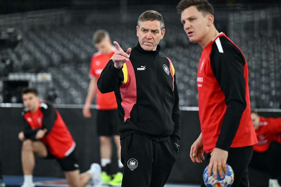 Auch DHB-Trainer Alfred Gislason (l.) ist vor dem EM-Start am Mittwoch optimistisch.