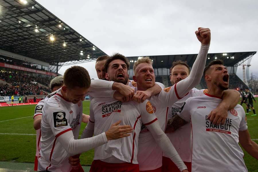 RWE ging im Derby gegen Duisburg 1:0 in Führung, am Ende stand es 1:1