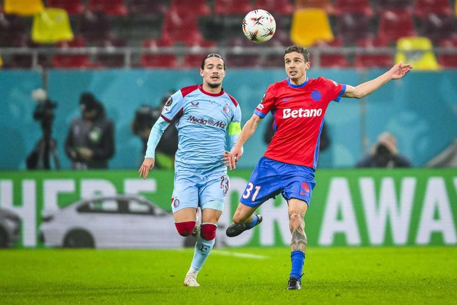 Juri Cisotti în duel cu Anis Hadj Moussa Juri Cisotti în duel cu Anis Hadj Moussa