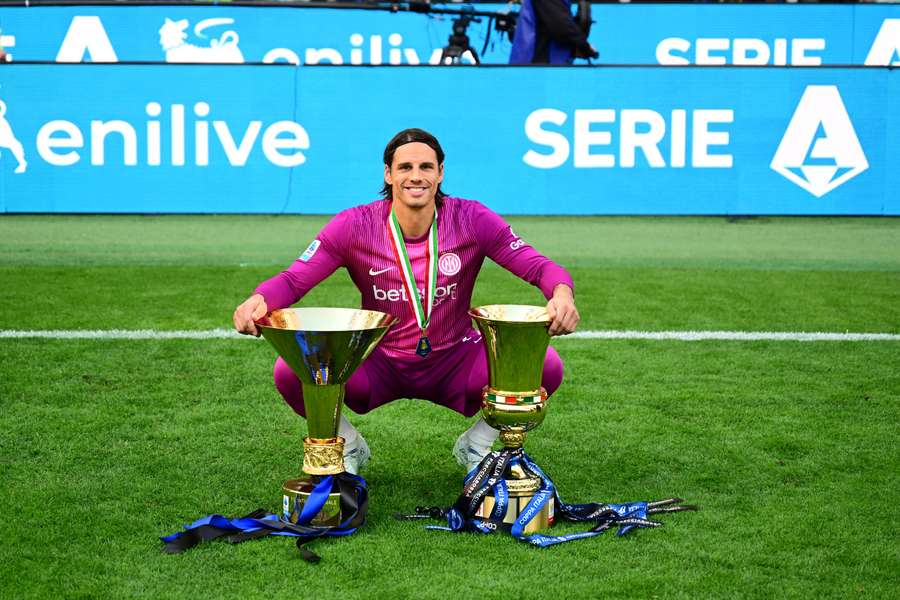 Yann Sommer con il suo Doblete Yann Sommer con il suo Doblete