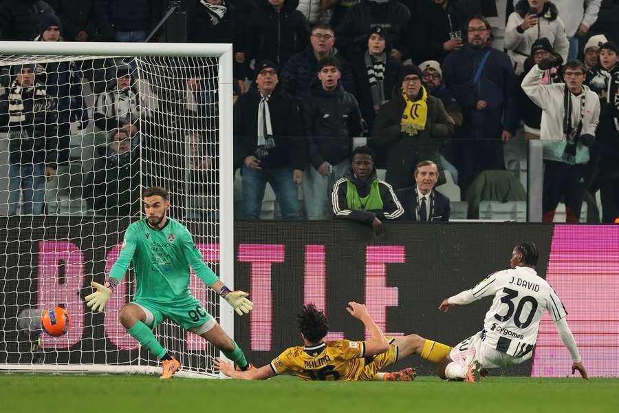 Faza primului gol încasat de Răzvan Sava