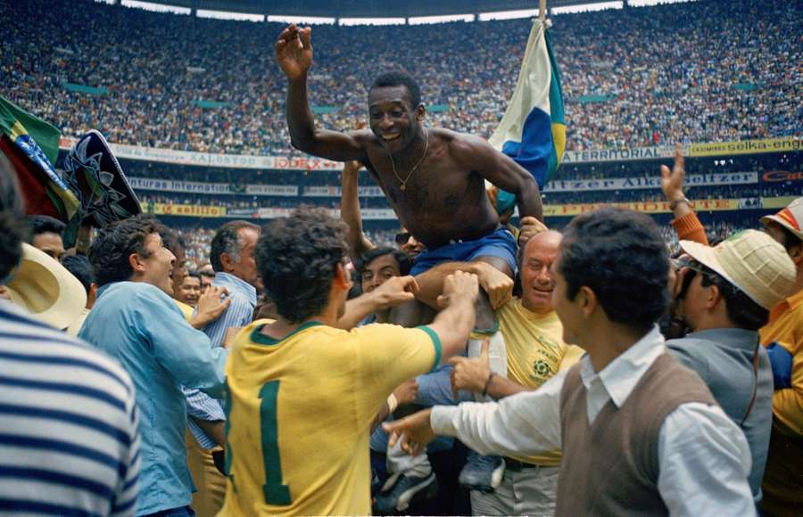 Pelé is carried on fans' shoulders after the 1970 FIFA World Cup final Pelé is carried on fans' shoulders after the 1970 FIFA World Cup final
