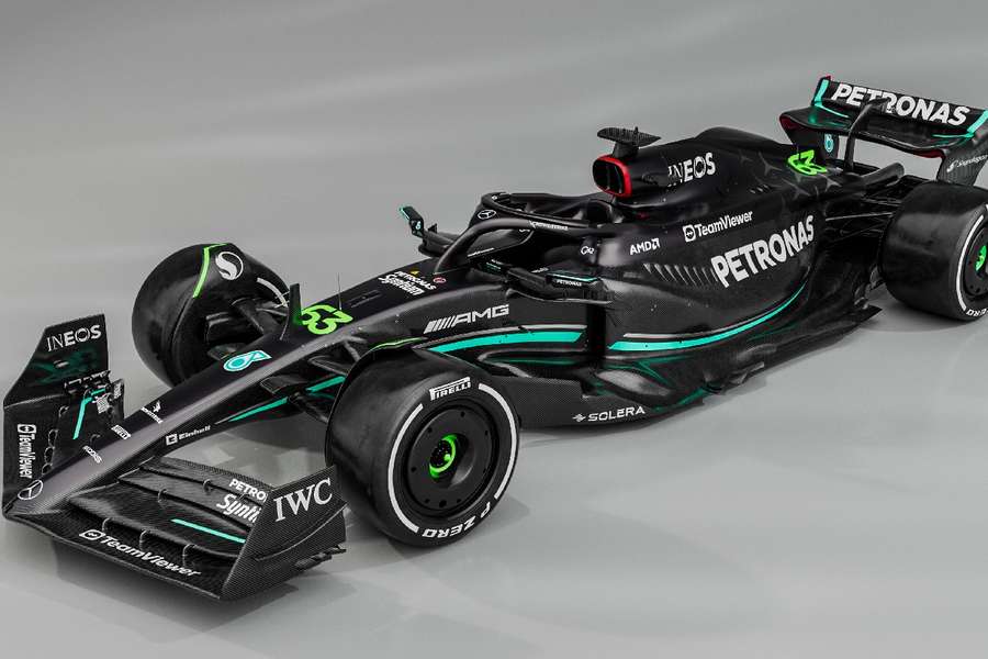 Mercedes vuelve a vestirse de negro y se prepara para recuperar títulos en 2023